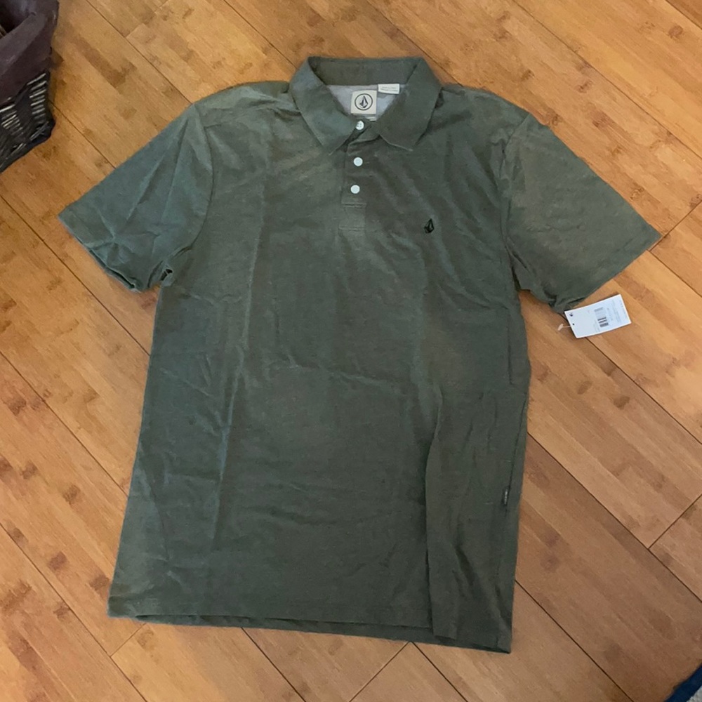 New with Tags Volcom men’s collared shirt